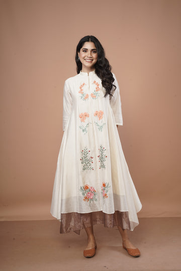 Bookmark your stunning wedding look with ethnic wear dresses